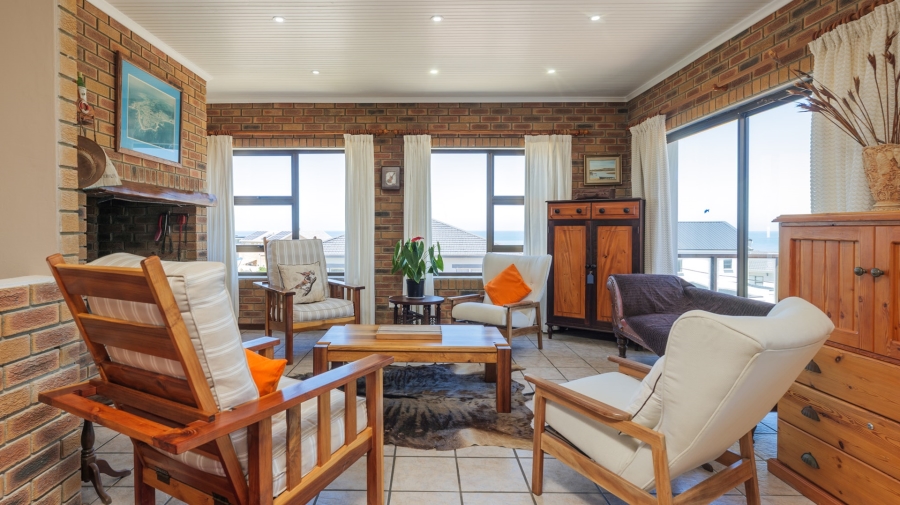 4 Bedroom Property for Sale in Struisbaai Western Cape